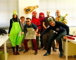 estudios diseno grafico barcelona 300x198 250x198 - El Harlem Shake y su versión 'made in' Mediactiu