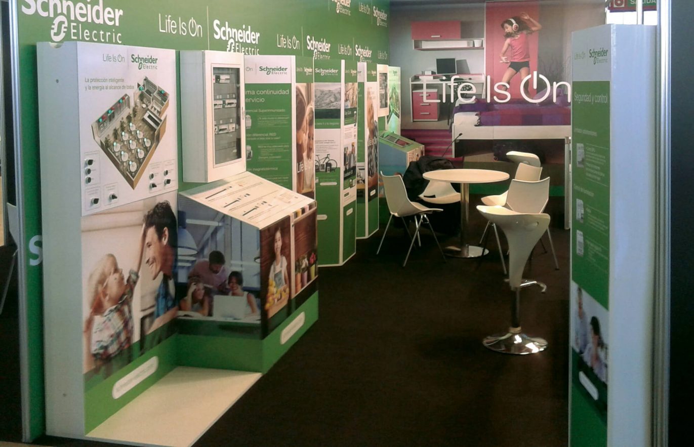 Expositor-evento-producto-Schneider