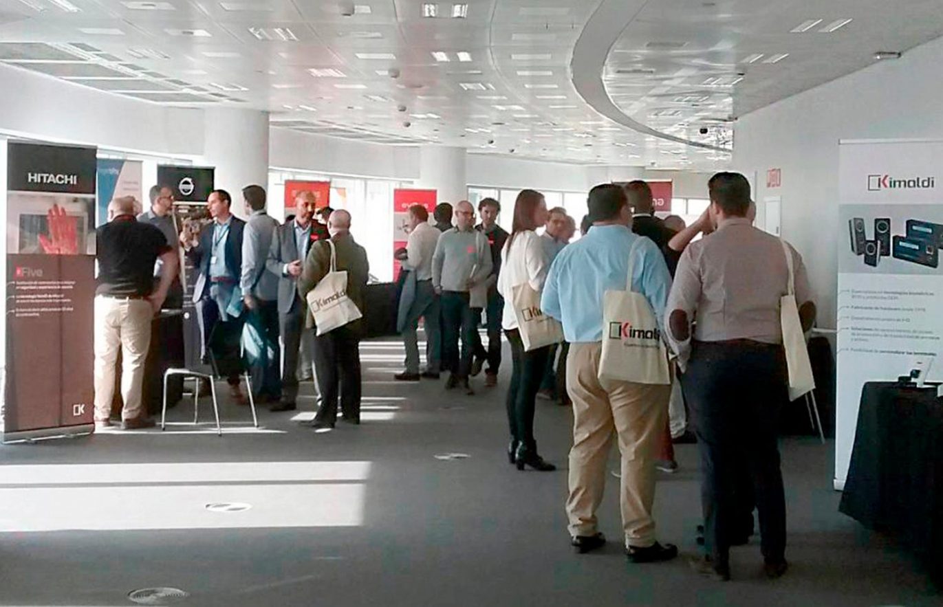 elementos para evento barcelona 1371x883 - Restyling de marca y material corporativo