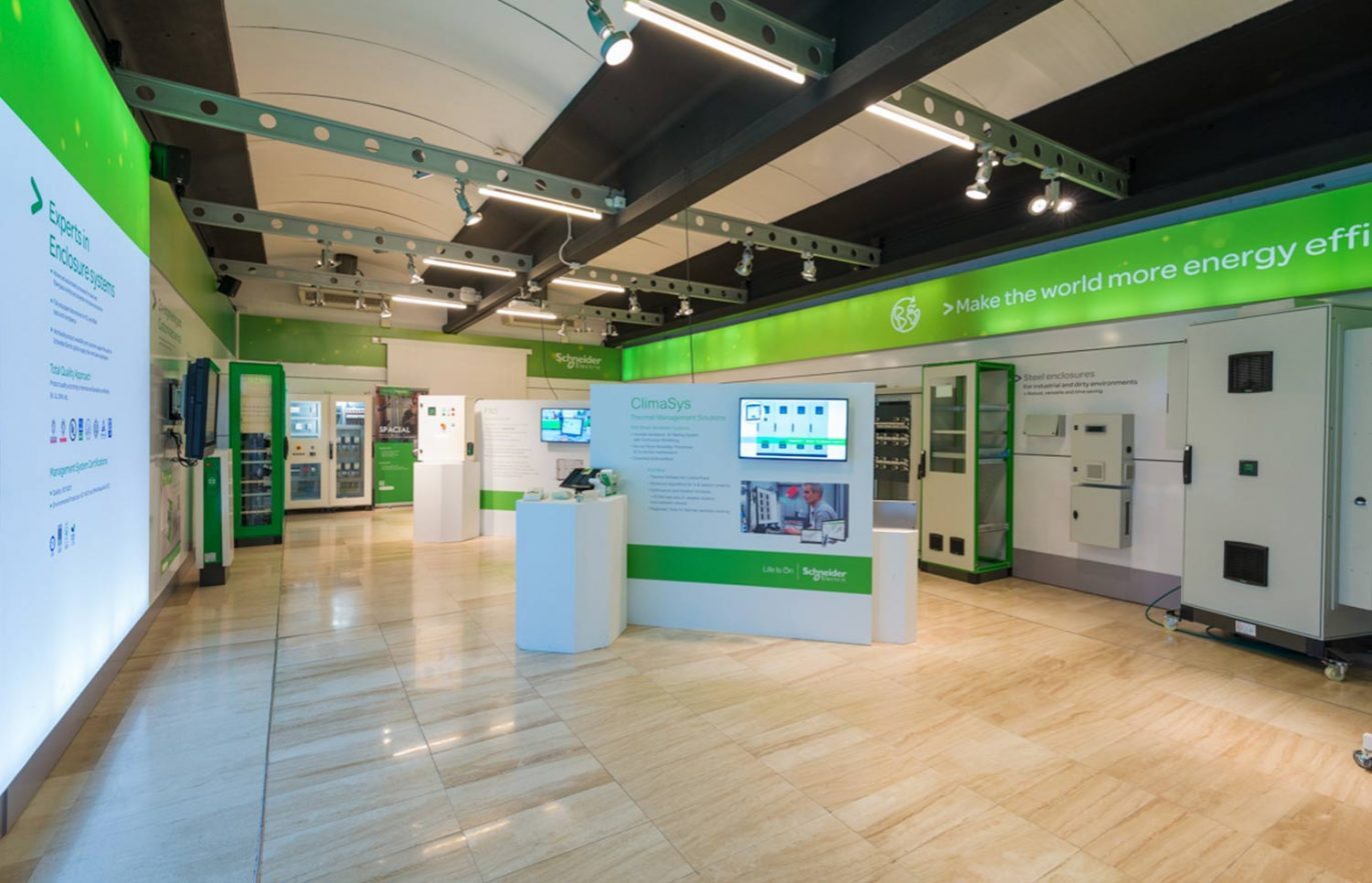 diseno de showroom barcelona 1371x883 - Direcci&oacute;n, dise&ntilde;o y producci&oacute;n de evento