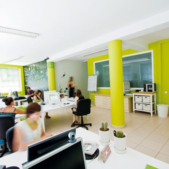 diseno web agencia barcelona 1 550x550 - Sobre Mediactiu