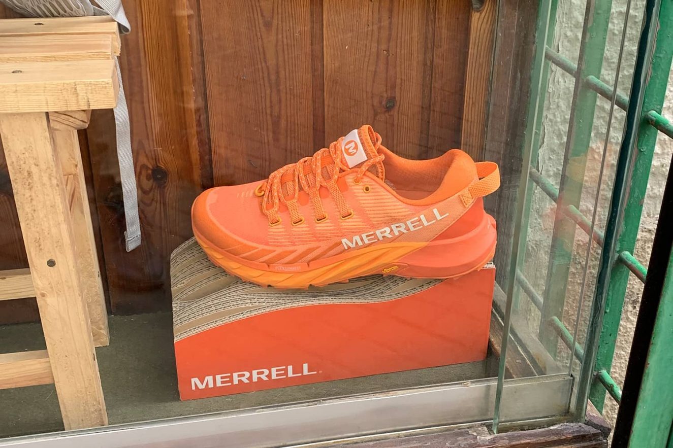 diseno de elementos para retail marca calzado