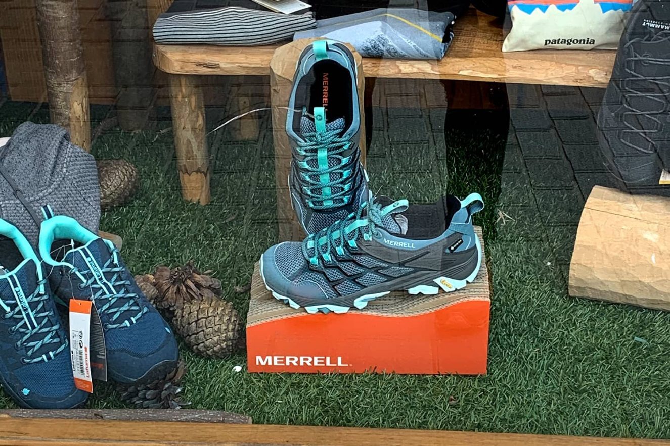 diseno de escaparate retail para calzado