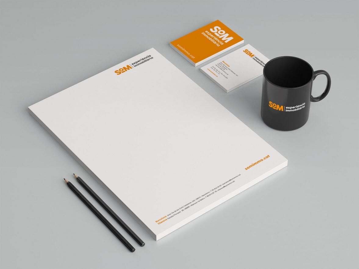 diseno branding estudio en barcelona SOM 1177x883 - Naming, branding, registro de marca, aplicaciones de marca...