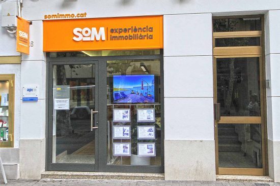 disseny branding immobiliaria2 550x367 - Proyecto de comunicaci&oacute;n, dise&ntilde;o y branding 360&ordm;