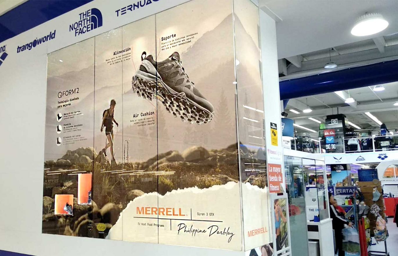 diseno escaparate barcelona 1371x883 - Creaci&oacute;n de escaparates para calzado deportivo