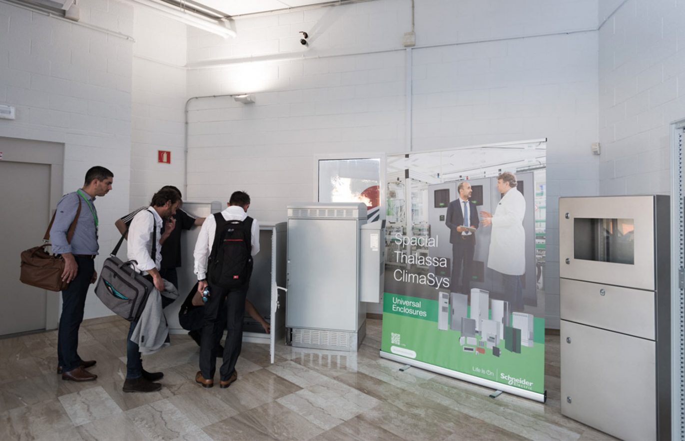 creacion rollup producto 1371x883 - Direcci&oacute;n, dise&ntilde;o y producci&oacute;n de evento