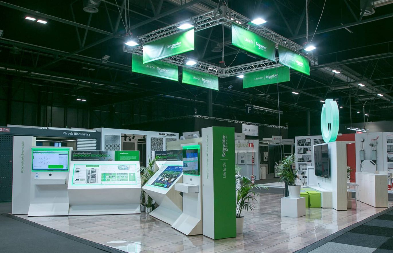 diseno de stand para feria rebuild