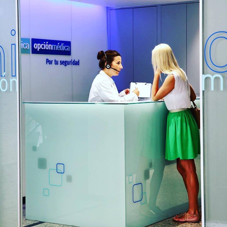 diseno grafico rotulacion interior Barcelona - Branding y comunicaci&oacute;n para cl&iacute;nicas de cirug&iacute;a pl&aacute;stica y obesidad