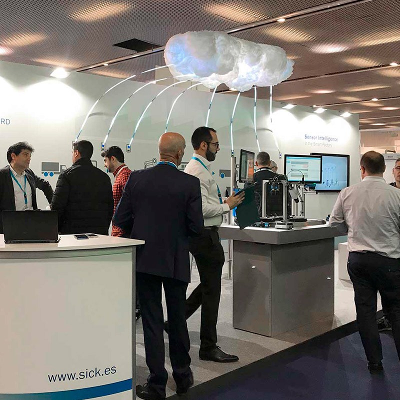 diseno de stand para feria nube - Empresa de dise&ntilde;o gr&aacute;fico